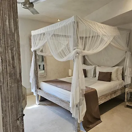 The Villa Luxury Suites Hotel-3